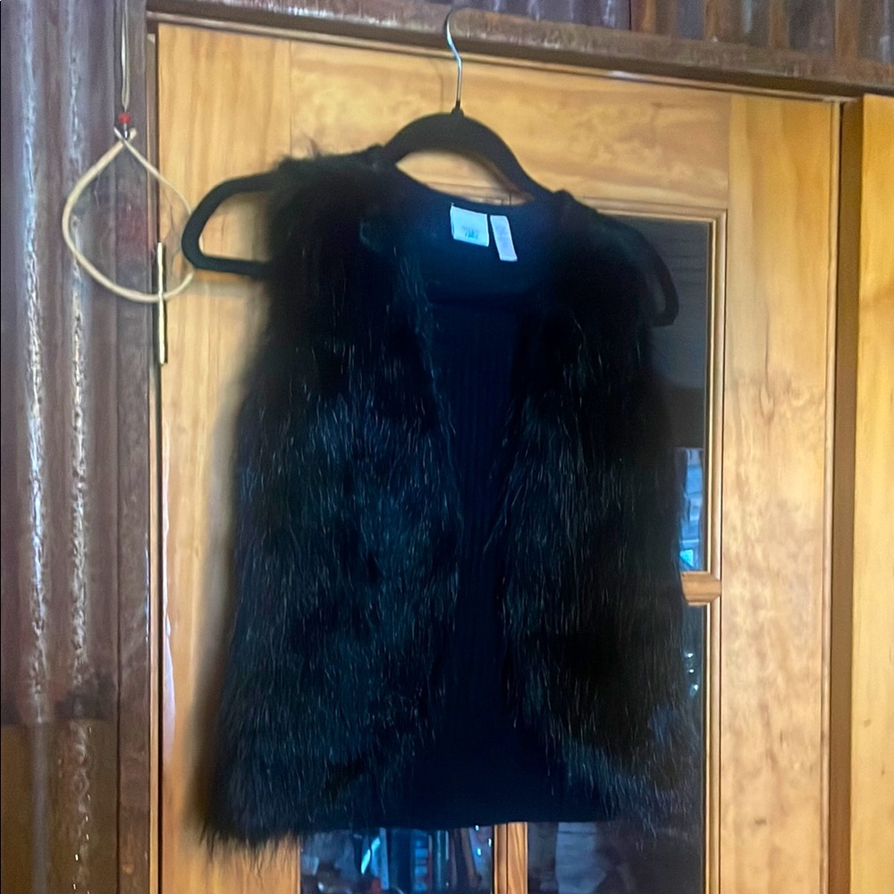 Piper and Blue Chic Black Faux Fur Vest, M